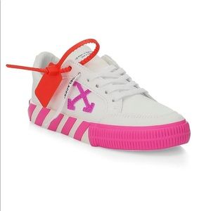 OFF-WHITE Sneakers